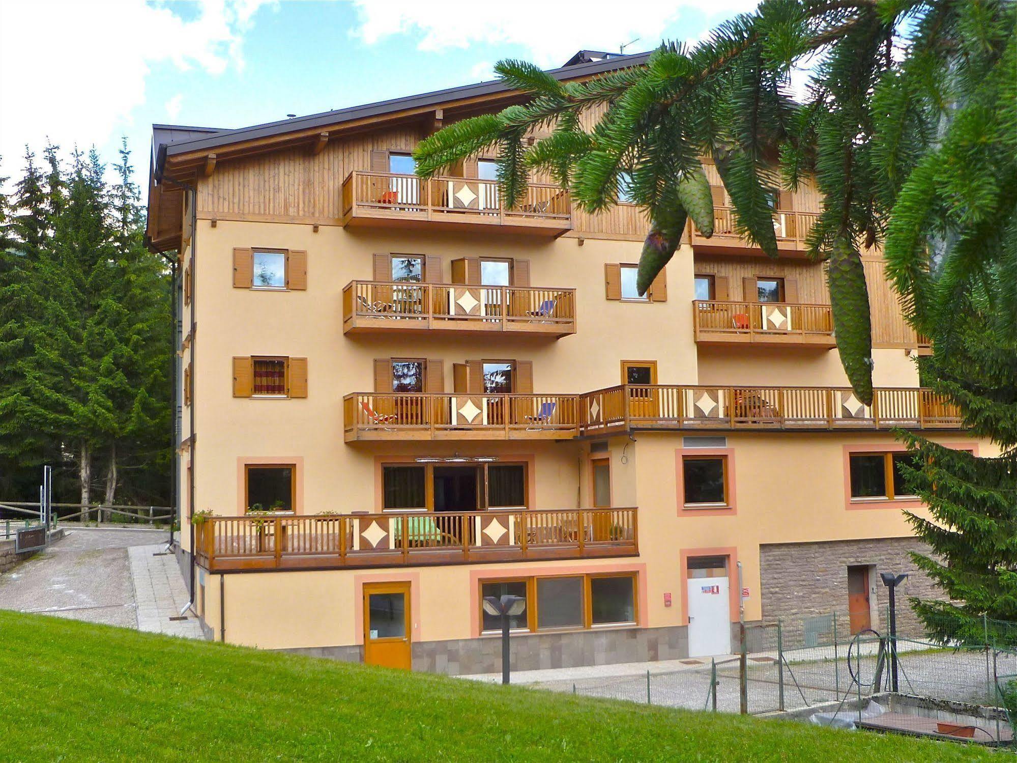Relais San Giusto Hotel Кампитело ди Фаса Екстериор снимка